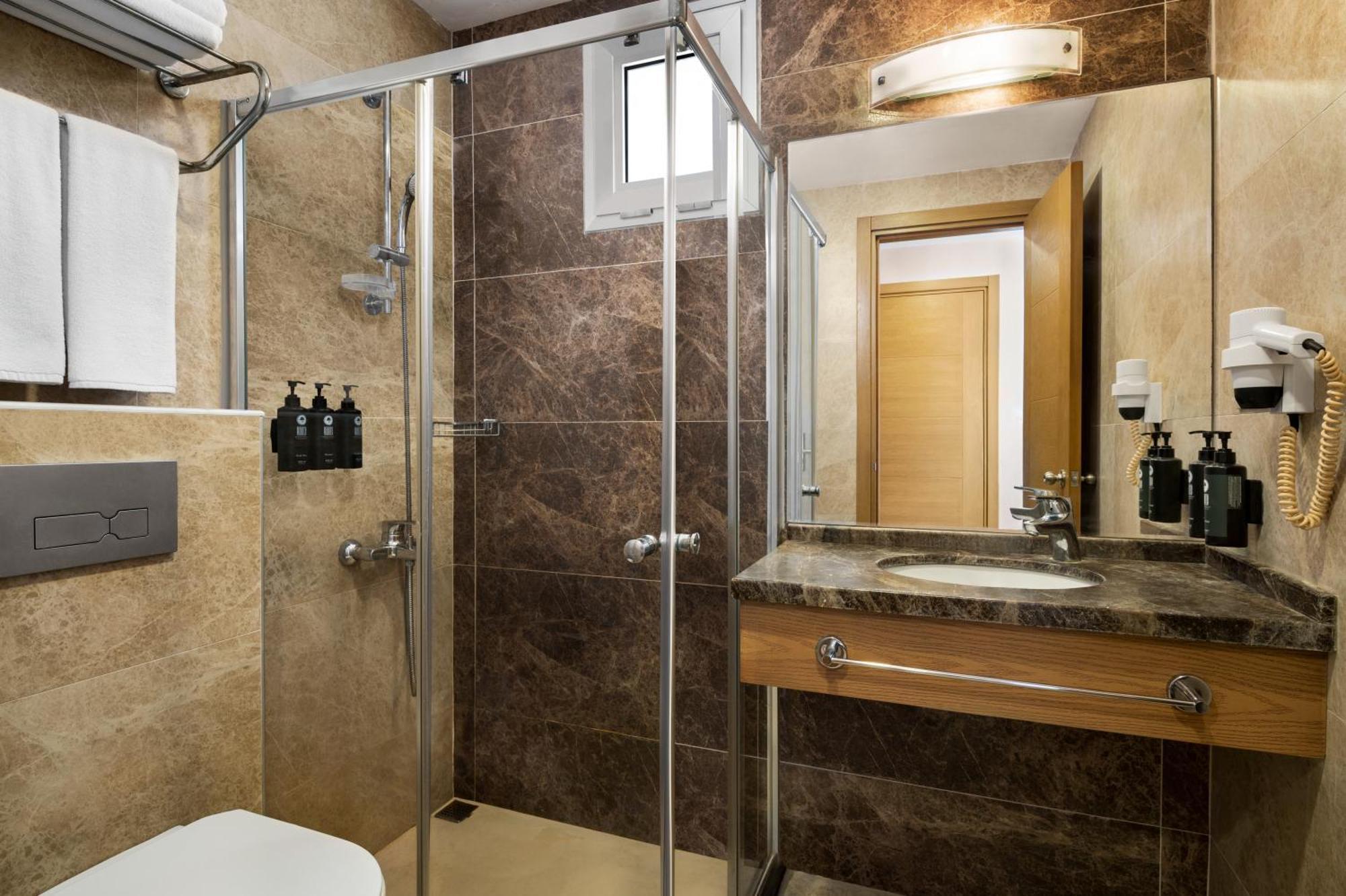 La Quinta By Wyndham Cesme Hotel อิซมีร์ ภายนอก รูปภาพ